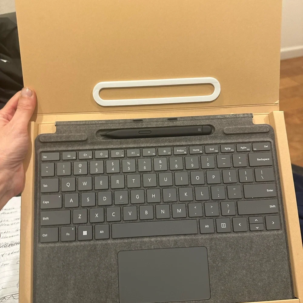Microsoft surface pro signature keyboard with a slim pen 2